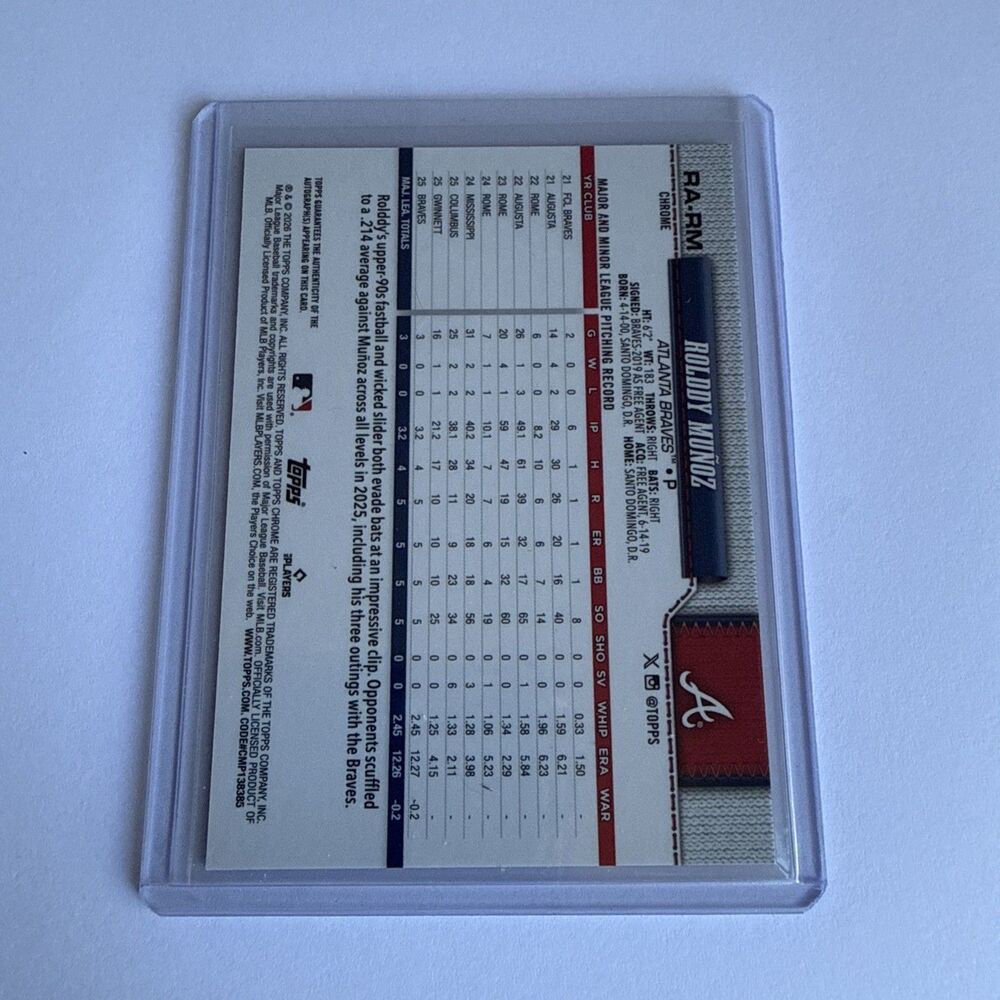2026 Topps Chrome - Rookie Autographs Rolddy Munoz #RA-RM (AU, RC) - Picture 2 of 3
